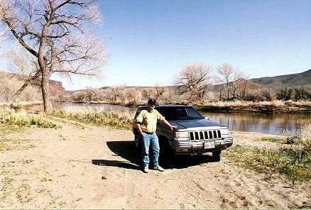 Uwe mit Jeep am Carson River